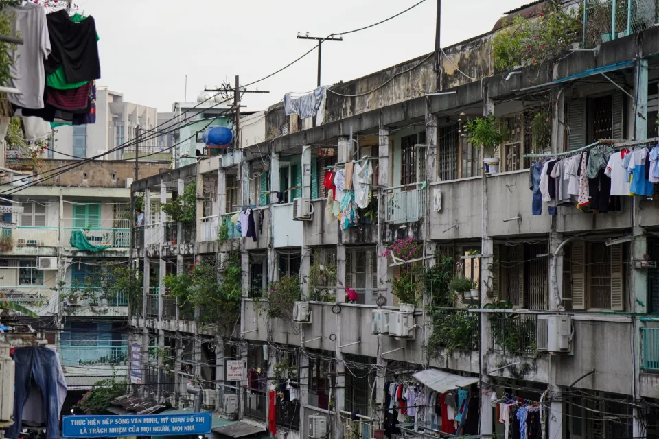 Chuyên viên tư vấn tại văn phòng